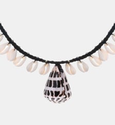 Collier en suédine avec pampilles de cauris et pendentif ALOE Hipanema