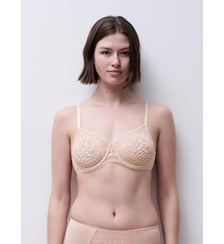 Soutien-gorge moulé emboîtant en dentelle Chantelle