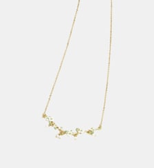 Collier plastron doré, roses blanches et perles nacrées Les Néréides