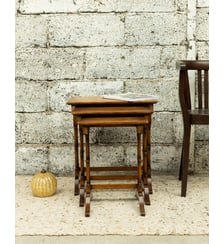 Table gigogne aux pieds en bois tourné Barbara N°182- Produit chiné Debongout