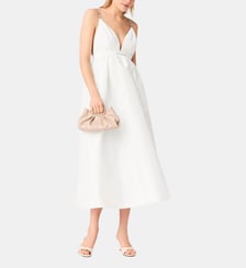 Robe longue en taffetas et bijoux Maje