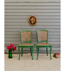 Paire de chaises en bois vert Claude N°1654- Produit chiné Debongout