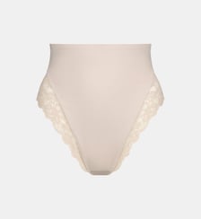 String galbant taille haute avec dentelle Dim