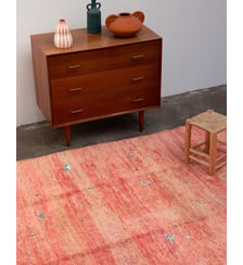 Tapis en laine rose à motifs bleus Olivier N°47- Produit chiné Debongout