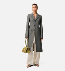 Manteau Ajusté Simple Boutonnage en Laine Vierge AMI Paris