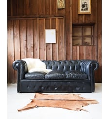 Canapé Chesterfield en cuir noir Jacques N°123- Produit chiné Debongout