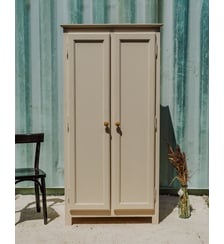Armoire en bois crème Blandine N°434- Produit chiné Debongout