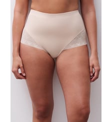 Culotte gainante taille haute en dentelle Chantelle