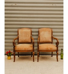 Paire de fauteuils en bois et velours beige Ernest N°1644 - Produit chiné Debongout
