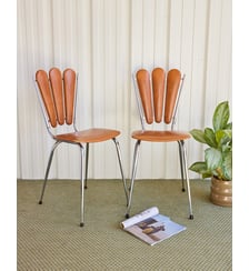 Paire de chaise en skaï Alma N°1445- Produit chiné Debongout