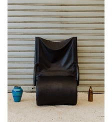 Fauteuil en cuir noir Jakob N°1441 - Produit chiné Debongout