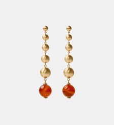 Boucles d’oreilles longues plaquées or jaune 18 carats avec finition brossée, agate rouge et motifs sphériques Aristocrazy
