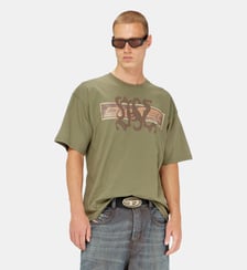 T-shirt avec imprimé graphique et patchs Diesel