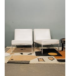 Paire de chauffeuses chromées blanches Olivia N°77- Produit chiné Debongout