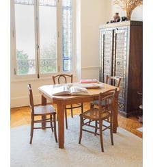 Table à manger sculptée en chêne Romy N°646- Produit chiné Debongout