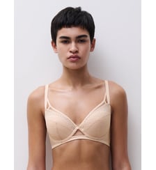 Soutien-gorge coques plongeant en dentelle Chantelle Pulp