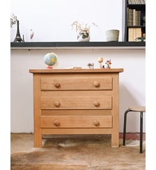 Adorable commode en bois clair Garance N°759- Produit chiné Debongout