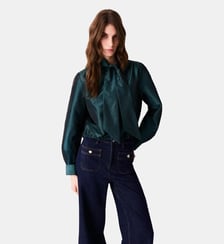 Chemise en satin avec lavallière Maje