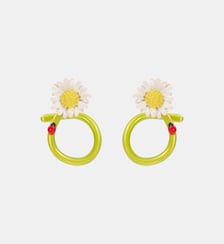 Boucles d'oreilles tiges créoles fleur blanche et coccinelle Les Néréides