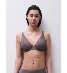Soutien-gorge spacer plongeant en dentelle Chantelle