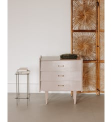Commode au bois teint en mauve Olga N°1106- Produit chiné Debongout