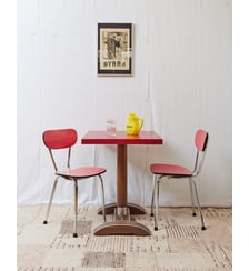 Table à manger bistro rouge Denise N°93- Produit chiné Debongout
