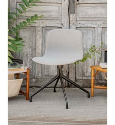 Chaise au design minimaliste Alma N°1759- Produit chiné Debongout