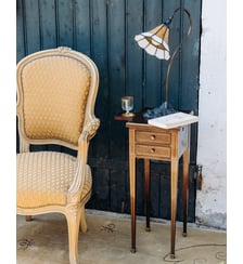 Table de chevet en bois Odile N°459- Produit chiné Debongout