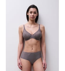 Soutien-gorge moulé emboîtant en dentelle Chantelle