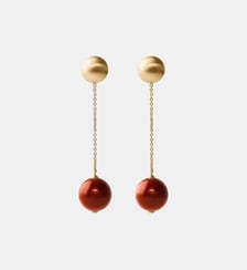 Boucles d’oreilles longues plaquées or jaune 18 carats avec finition brossée, agate rouge et motif sphérique Aristocrazy
