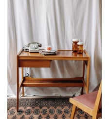 Bureau bicolore en bois Yvan N°167- Produit chiné Debongout