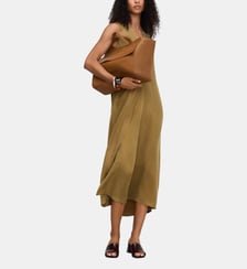 Robe longue en satin à encolure en V Adolfo Dominguez