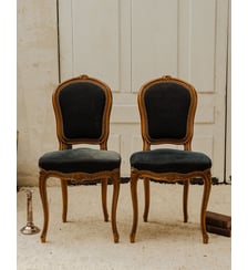 Paire de chaises en bois et tissu noir Claude N°1702 - Produit chiné Debongout