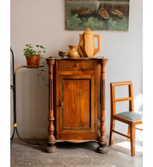 Armoire en bois aux pieds sculptés  Magda N°727- Produit chiné Debongout