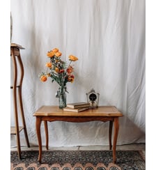 Table basse en bois clair Léonie N°338- Produit chiné Debongout