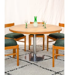 Table à manger ronde en frêne et métal chromé Karla N°1313 - Produit chiné Debongout