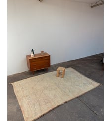 Grand tapis clair en laine naturelle Olivier N°44- Produit chiné Debongout
