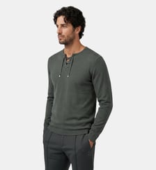 Pull col V à lacets en maille fine de coton Ron Dorff