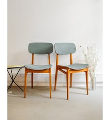 Paire de chaises grise en skaï Alma N°1415- Produit chiné Debongout