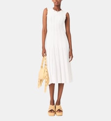 Robe en maille avec bijoux dorés Maje