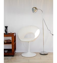 Chaise space age en cuir Alma N°1414- Produit chiné Debongout