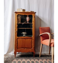 Vitrine en bois clair Victoria N°91- Produit chiné Debongout