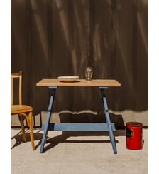 Table à manger en bois bleu clair Romy N°1482- Produit chiné Debongout