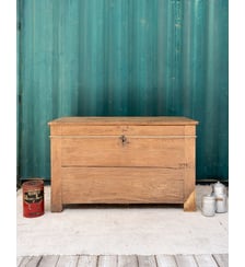 Grand coffre en bois Lucien N°155- Produit chiné Debongout