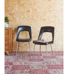 Paire de chaises en skaï Alma N°1580- Produit chiné Debongout