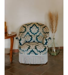 Fauteuil crapaud tapissé bleu à motifs et franges Ernest N°1095- Produit chiné Debongout