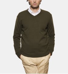 Pull col V kaki en cachemire Atelier Privé