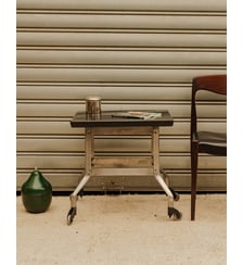 Table d'appoint industrielle en fer Hanna N°1627 - Produit chiné Debongout