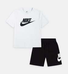 Ensemble t-shirt et short signature Nike