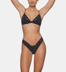 String Fits Everybody Lace Skims